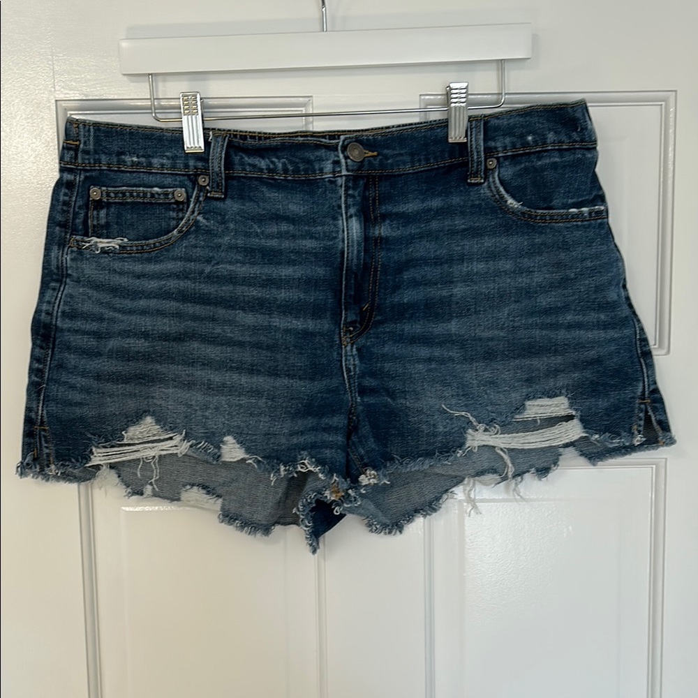 Aerie Distressed Denim Shorts Size XL
Comfort Stretch Casual